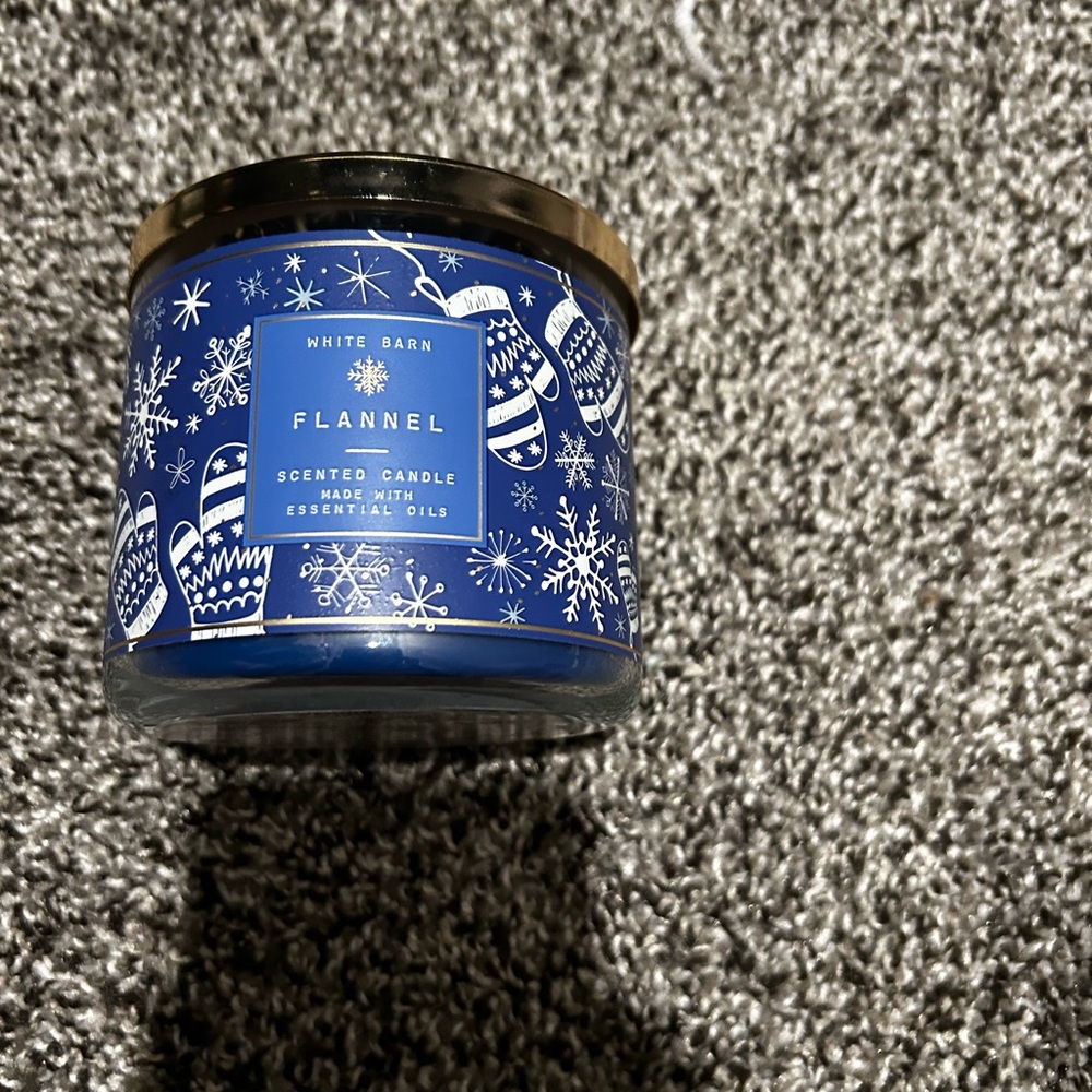 White Barn Blue Flannel Scented Candle